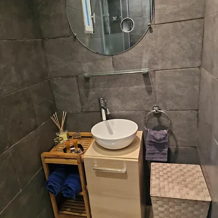 Maisonnette U Santu Ghjuvandria Ou A Santa Ghjulia Entre Et Montagne Lägenhet