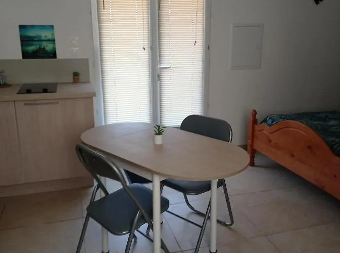 Maisonnette U Santu Ghjuvandria Ou A Santa Ghjulia Entre Et Montagne Daire *